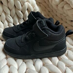 Nike Boys Court Borough Mid 2 Sneakers